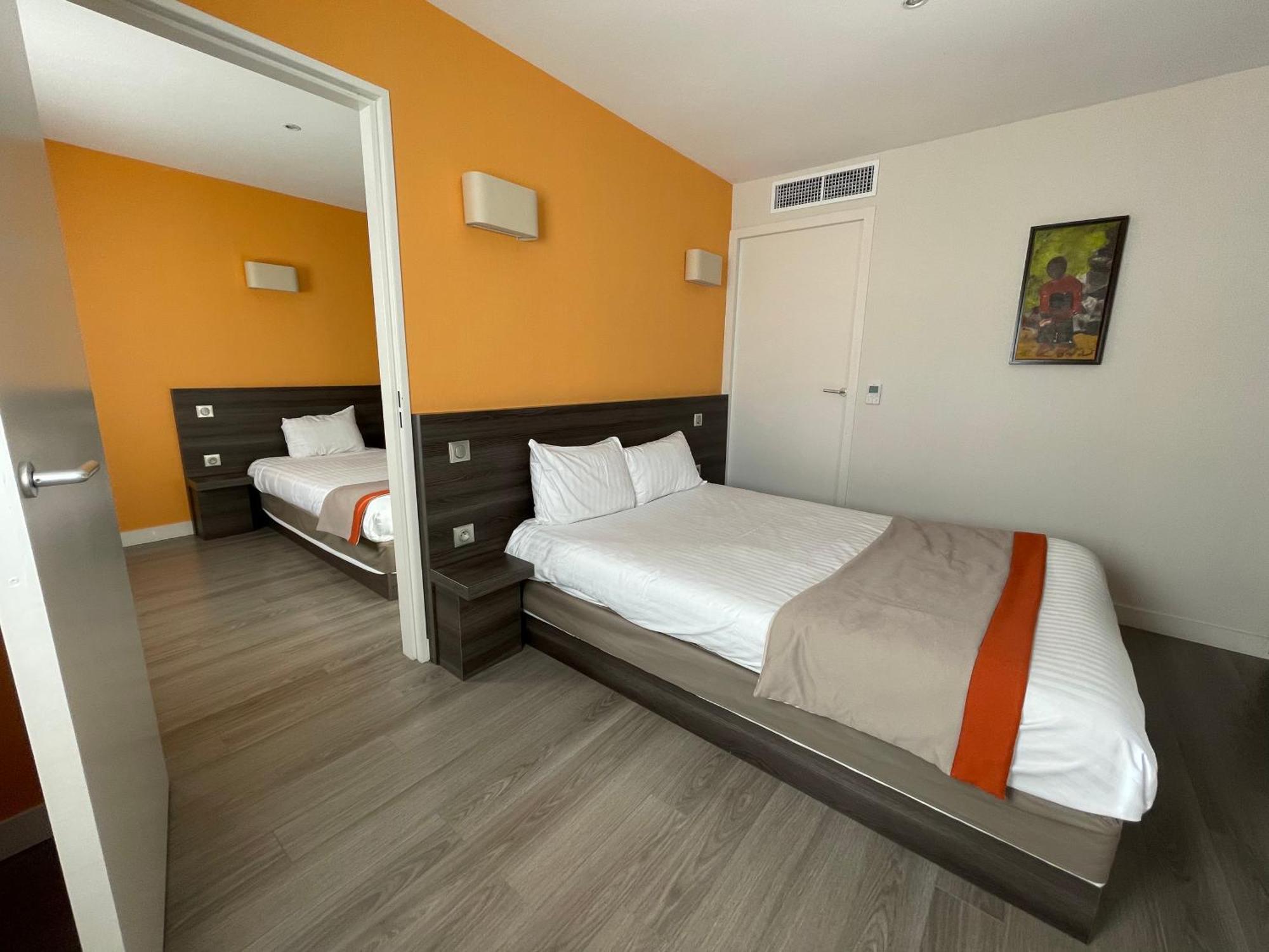 Hotel Valpre Écully Exteriör bild